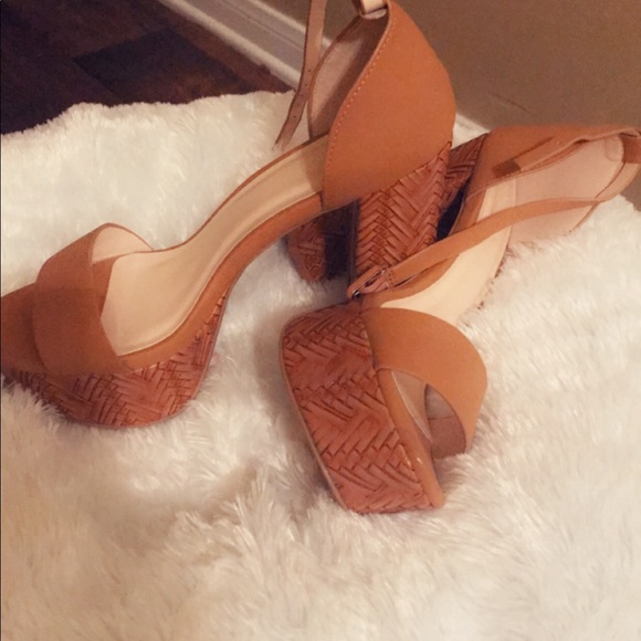 Platform Sandals - Picture 2 of 3